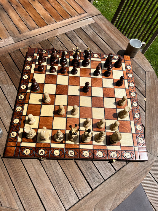 Jeu d'échecs pliable Ambassadeur 54x54 en bois – échiquier artisanal élégant