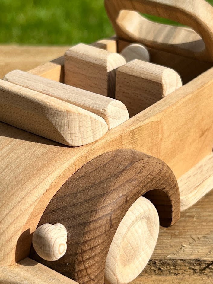 Voiture en bois Coccinelle décapotable – jouet vintage durable et écologique - La Cabane à Loulous