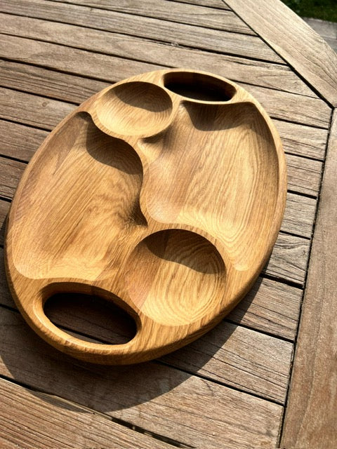 Plateau ovale avec compartiments en bois fait main