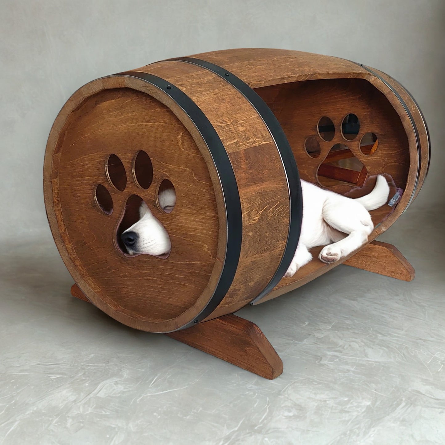 Niche pour chien en bois fait main en forme de tonneau