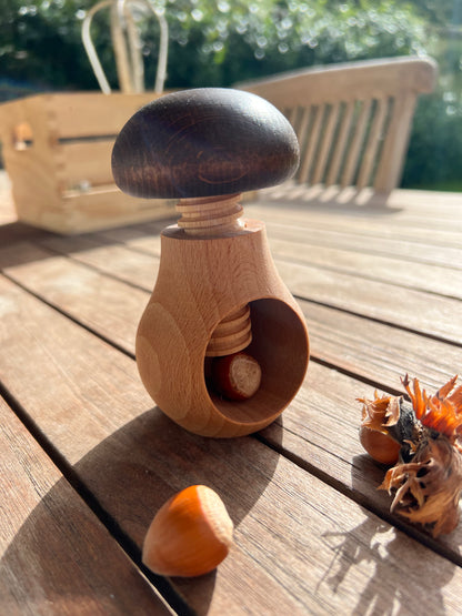 Casse-noix et casse-noisette en bois artisanal naturel