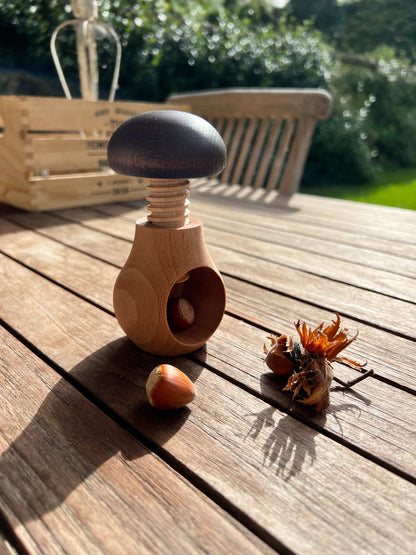 Casse-noix et casse-noisette en bois artisanal naturel