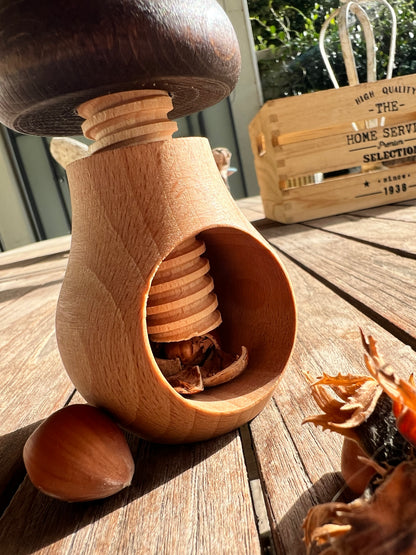 Casse-noix et casse-noisette en bois artisanal naturel