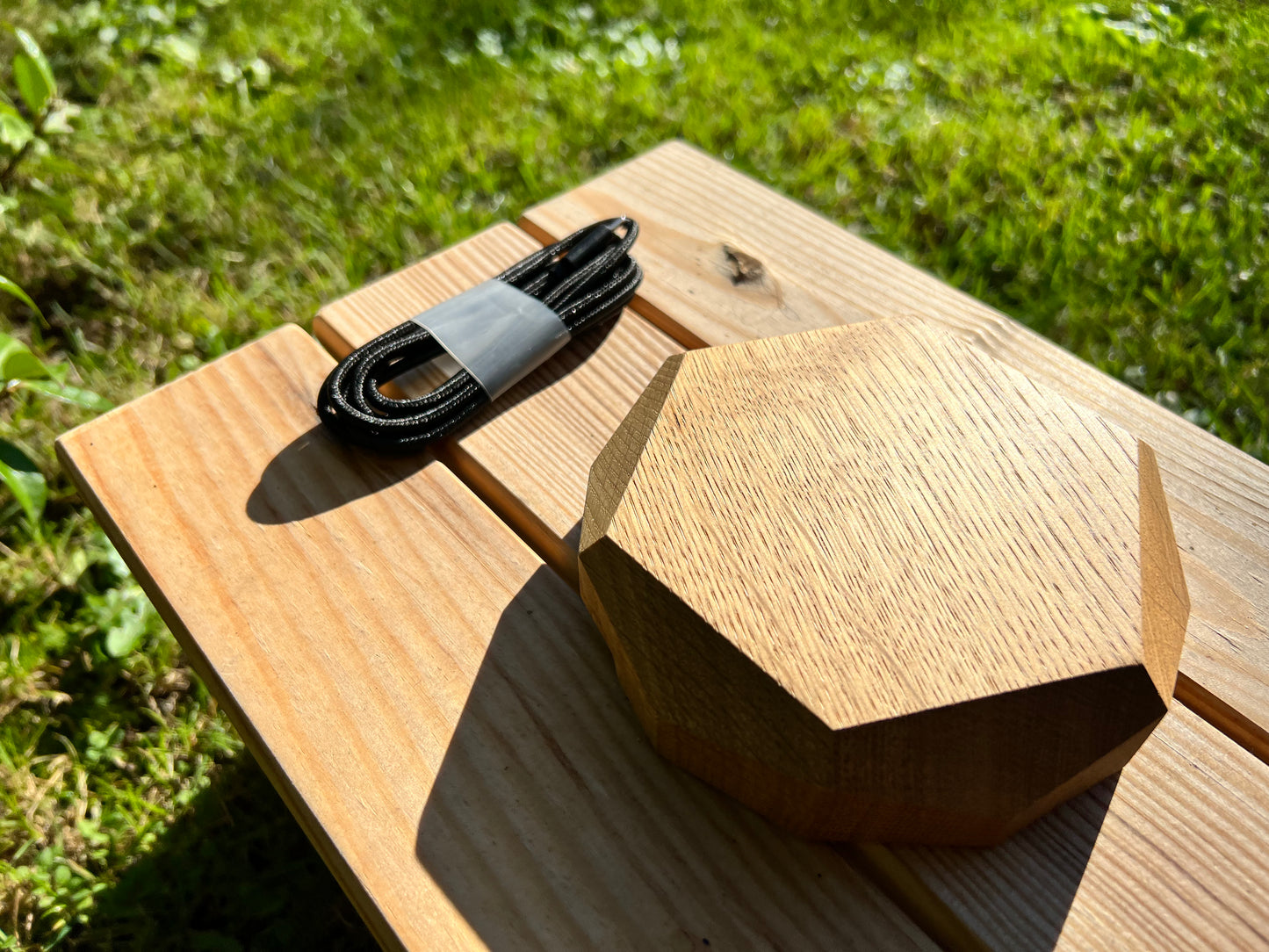 Chargeur Sans Fil en Bois - Élégance Naturelle et Technologie Moderne - La Cabane à Loulous