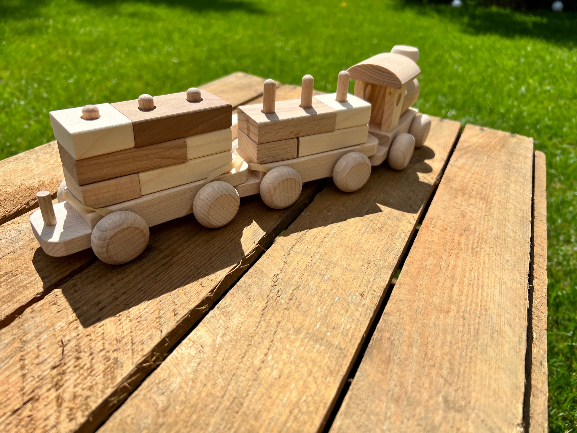 Train en bois fait main - La Cabane à Loulous