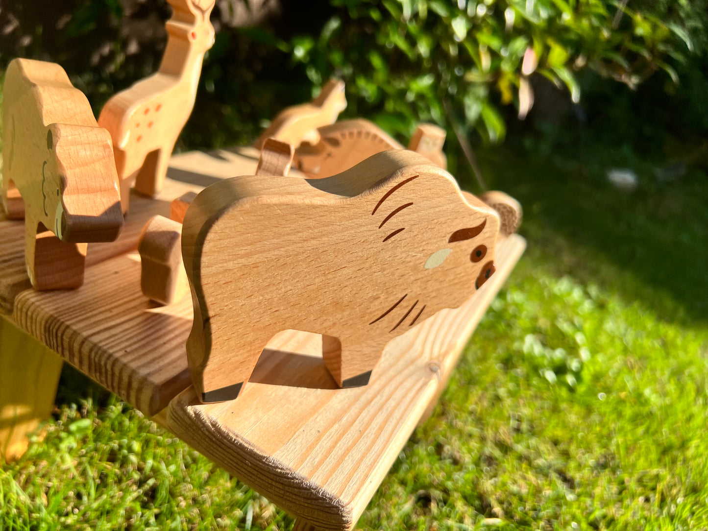 Lot de 10 figurines d’animaux de la forêt en bois artisanales durables