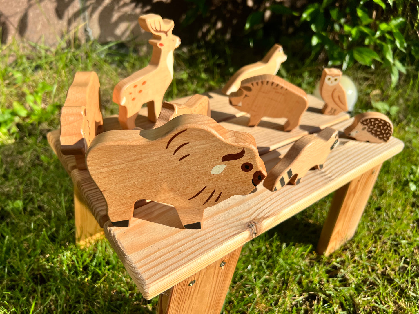 Lot de 10 figurines d’animaux de la forêt en bois artisanales durables