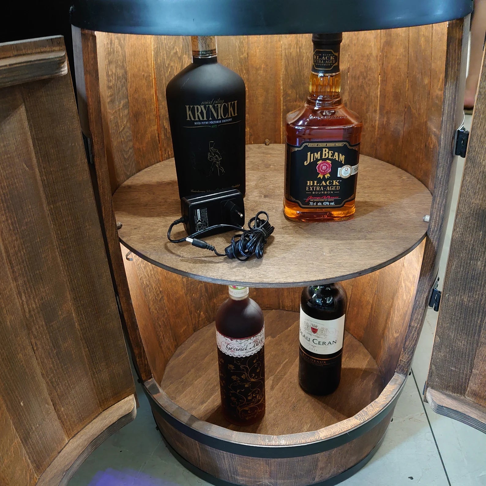 Armoire tonneau en bois avec lumière LED, couleur wengé - La Cabane à Loulous