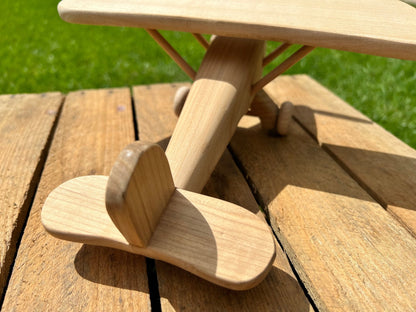 Avion en bois monoplan fait main : jouet décoratif et durable - La Cabane à Loulous