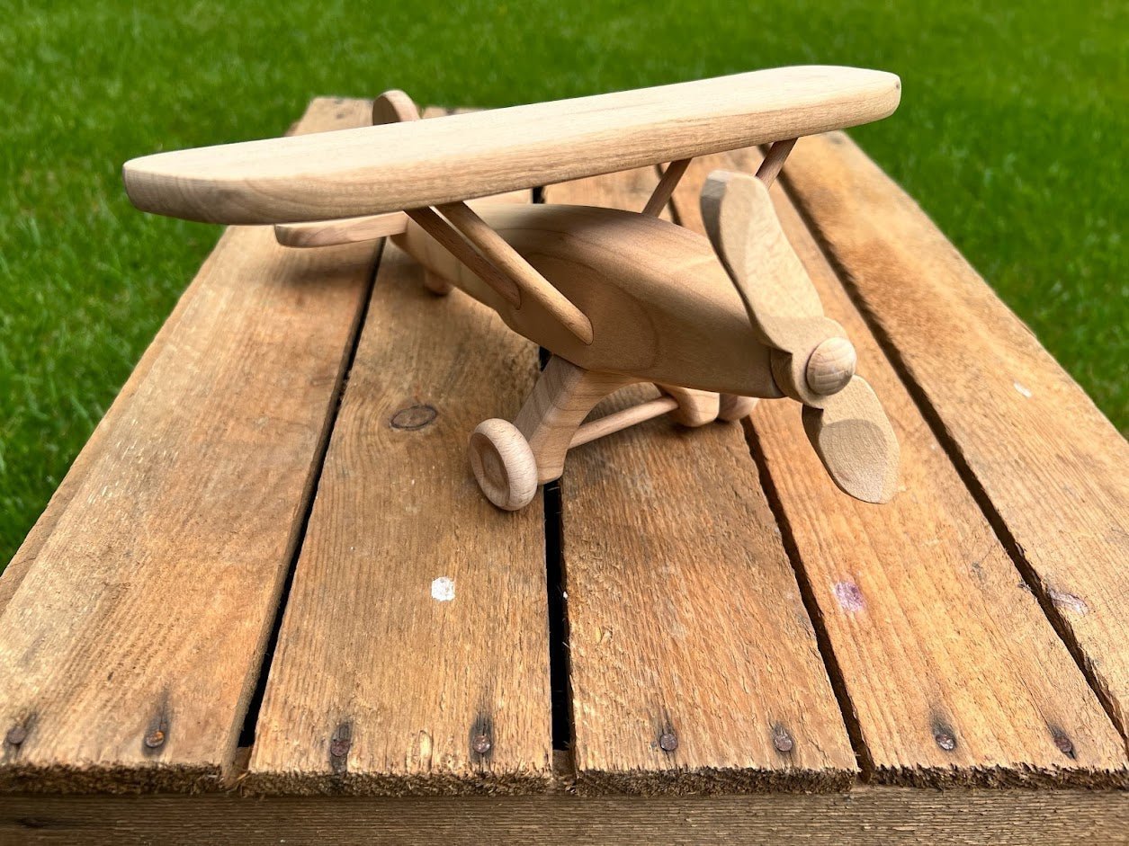Avion en bois monoplan fait main : jouet décoratif et durable - La Cabane à Loulous