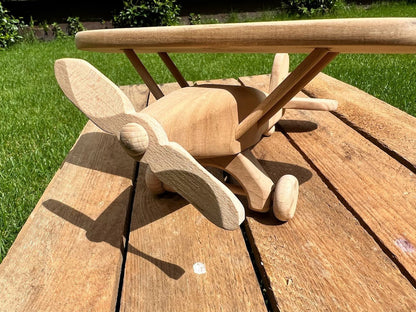 Avion en bois monoplan fait main : jouet décoratif et durable - La Cabane à Loulous