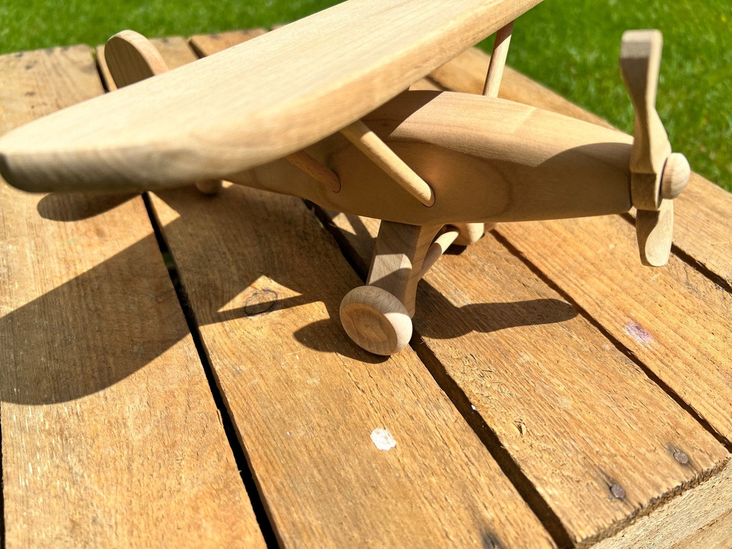 Avion en bois monoplan fait main : jouet décoratif et durable - La Cabane à Loulous
