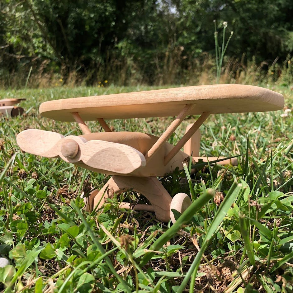 Avion en bois monoplan fait main : jouet décoratif et durable - La Cabane à Loulous