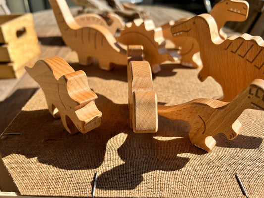 Figurines de dinosaures en bois fait main - La Cabane à Loulous