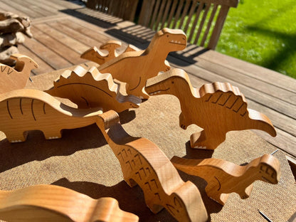 Figurines de dinosaures en bois fait main - La Cabane à Loulous