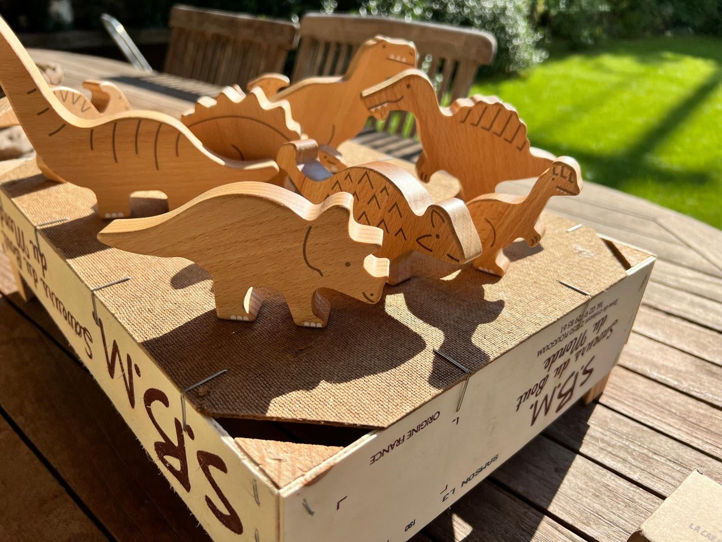 Figurines de dinosaures en bois fait main - La Cabane à Loulous