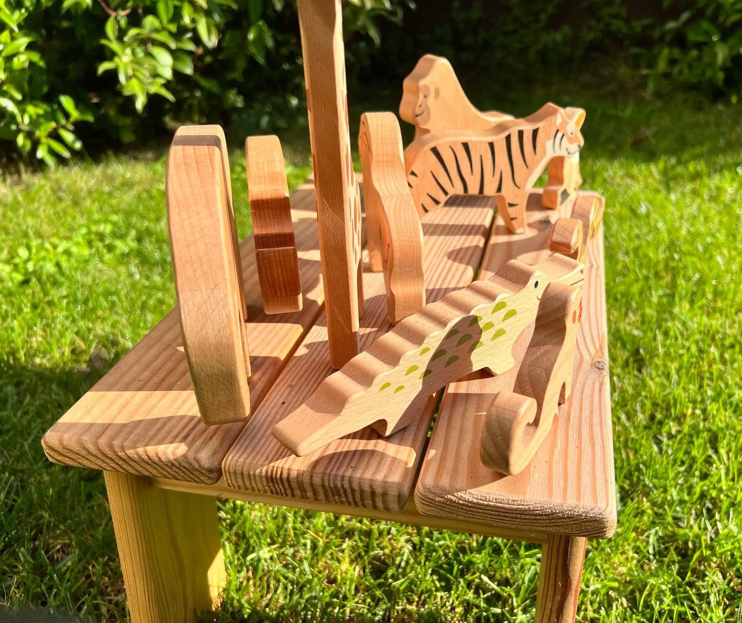 Figurines d'animaux de la jungle en bois fait main