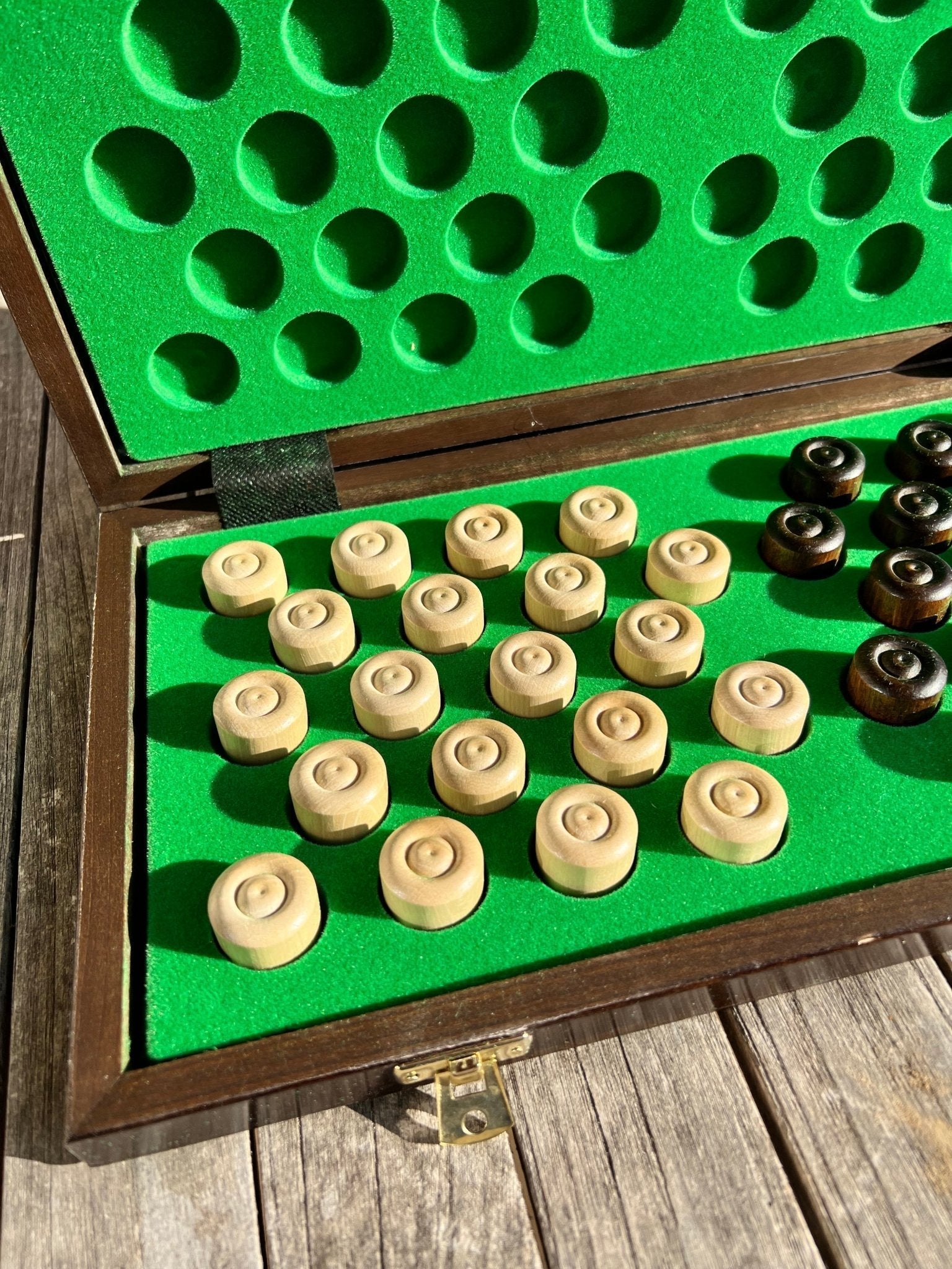 Jeu de Dames pliable en bois – Plateau 40 × 40 cm et pions inclus - La Cabane à Loulous