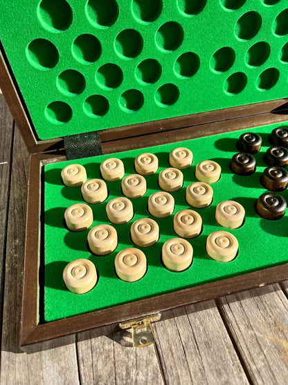 Jeu de Dames pliable en bois – Plateau 40 × 40 cm et pions inclus - La Cabane à Loulous