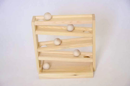 Petit toboggan à boules en bois Montessori