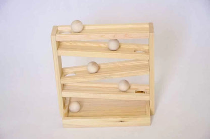 Petit toboggan à boules en bois Montessori - La Cabane à Loulous