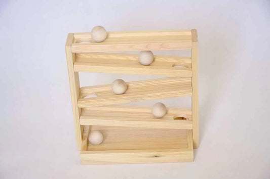 Petit toboggan à boules en bois Montessori - La Cabane à Loulous