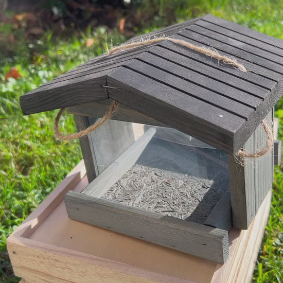 vidéo Mangeoire Oiseau en bois vue de face la cabane à loulous