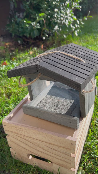 vidéo Mangeoire Oiseau en bois vue de face la cabane à loulous