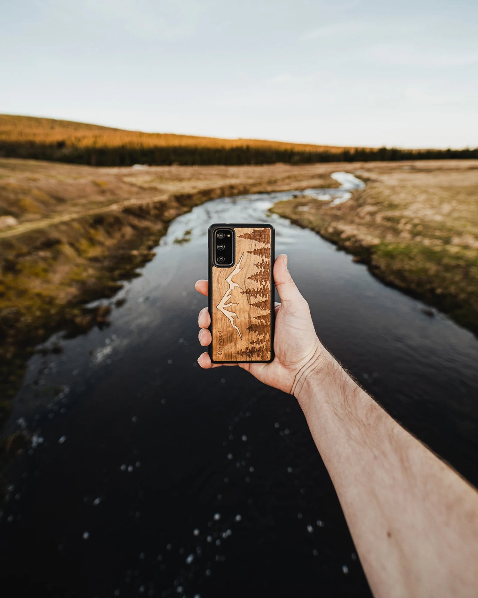 Protection Téléphone Mountains Imbuia Real Wood - La Cabane à Loulous