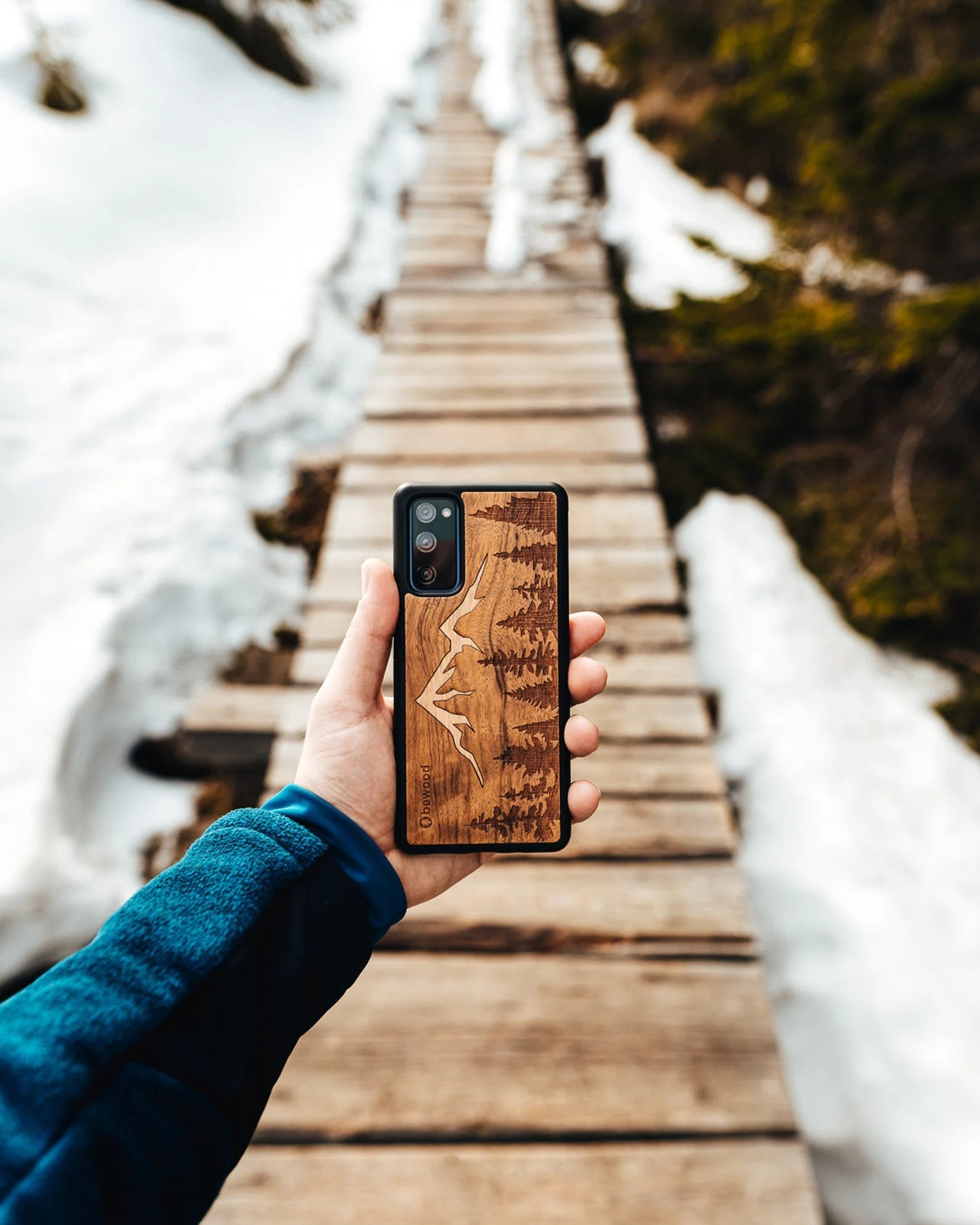 Protection Téléphone Mountains Imbuia Real Wood - La Cabane à Loulous