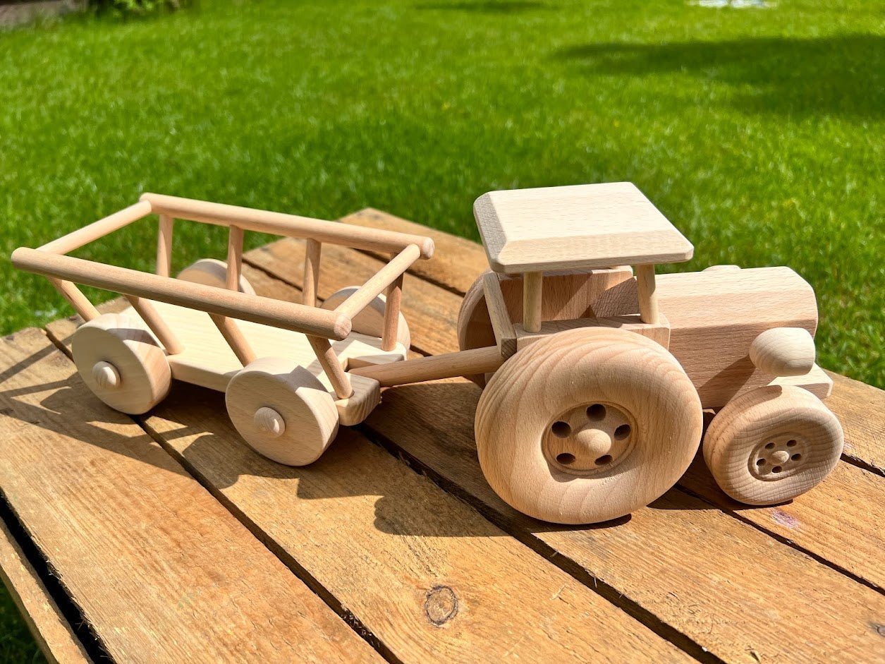 Tracteur et sa remorque forestière en bois fait main - La Cabane à Loulous