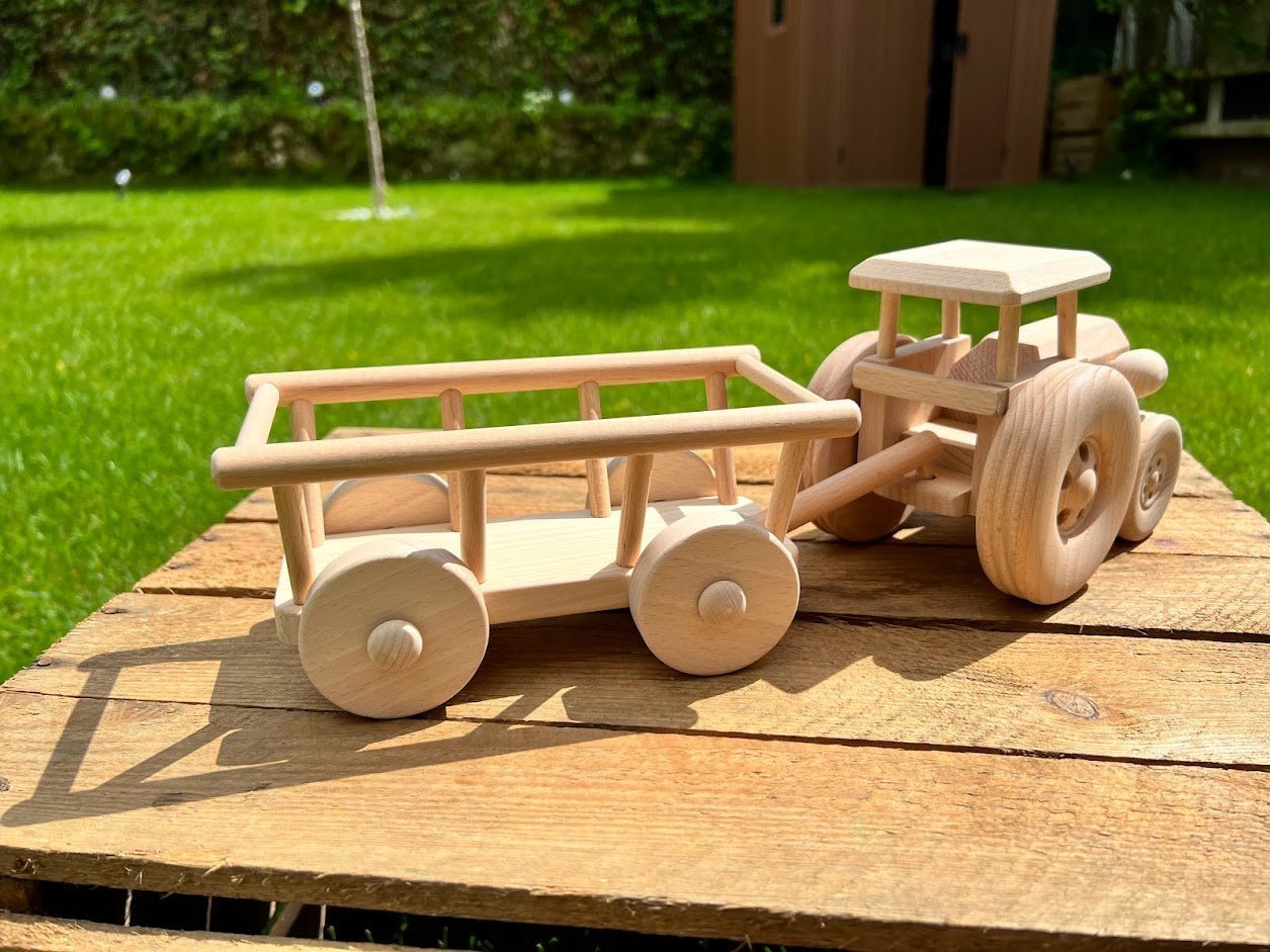 Tracteur et sa remorque forestière en bois fait main - La Cabane à Loulous