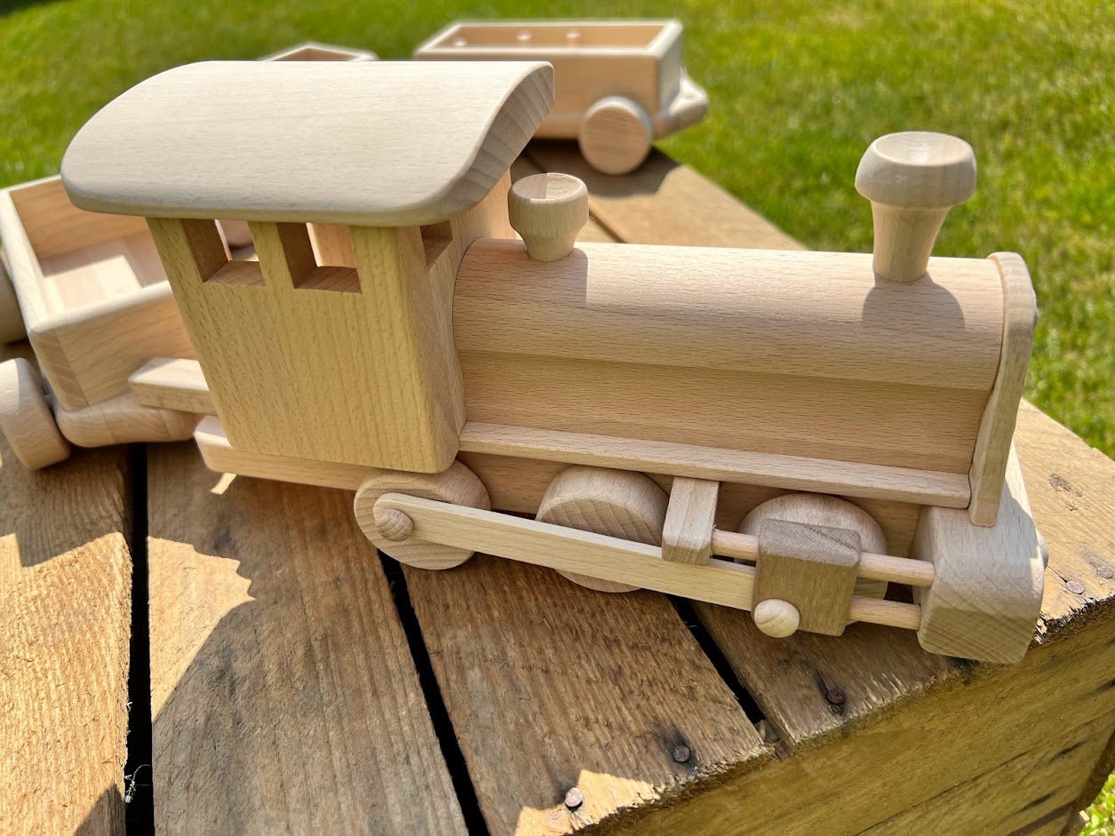 Train avec ses wagons en bois fait main - La Cabane à Loulous