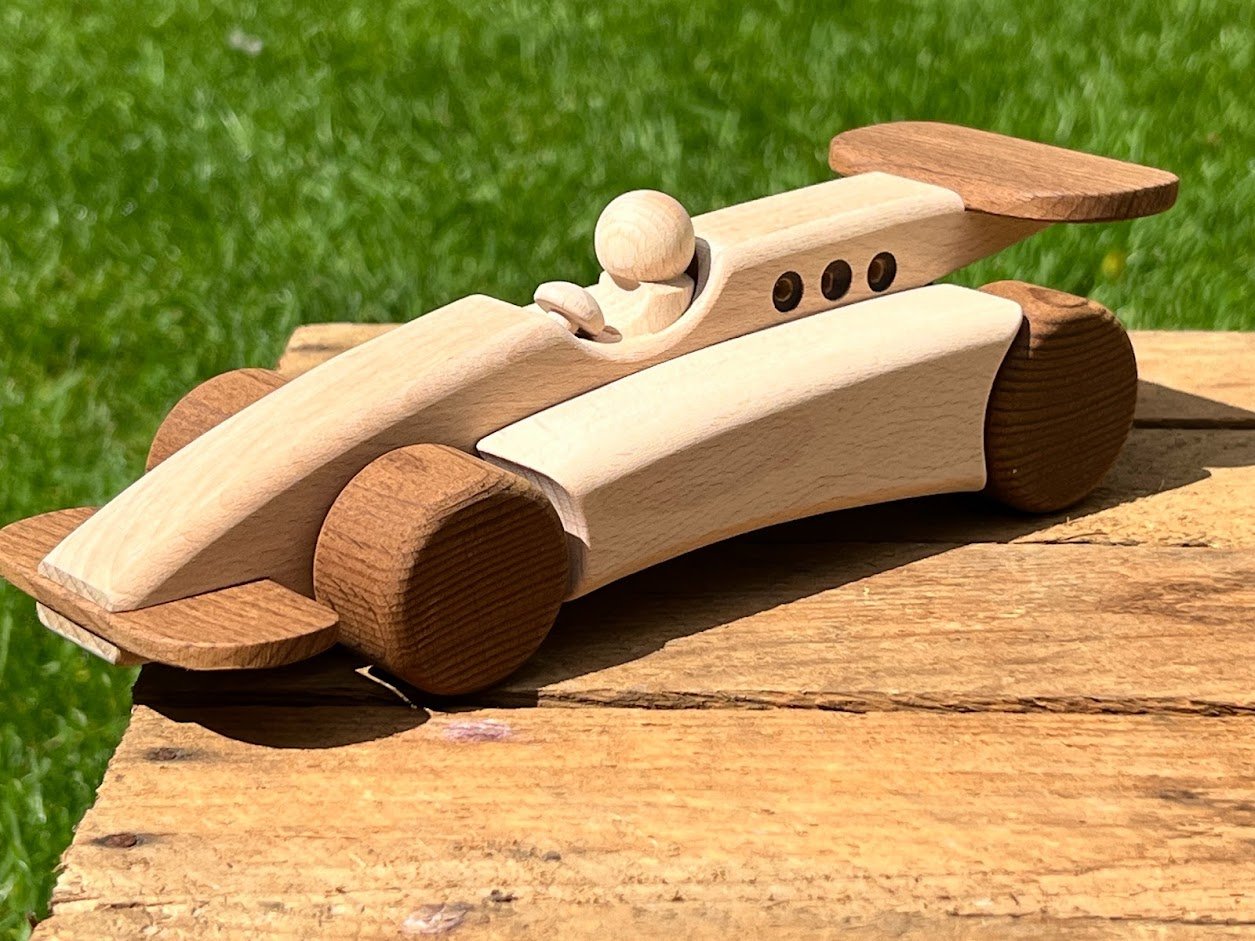 Voiture de course Formule 1 en bois : F1 artisanale avec pilote - La Cabane à Loulous